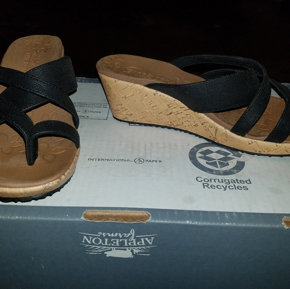 Skechers Luxe Foam sandles - Picture 2 of 3